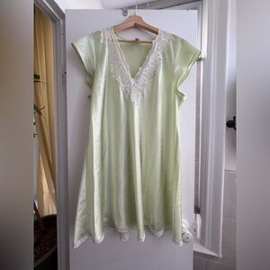 Oscar de la Renta Light Green Lace Chemise